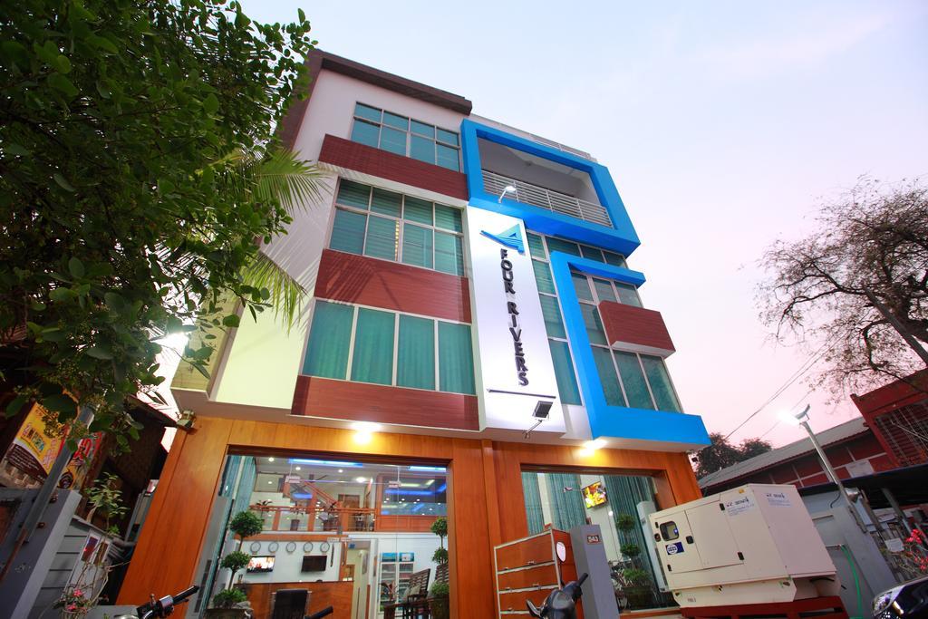 Four Rivers B&B Mandalay Eksteriør bilde